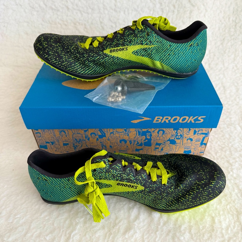 Brooks Men's Spikes Green and Black Running Shoes, Size 6.5 Medium/D